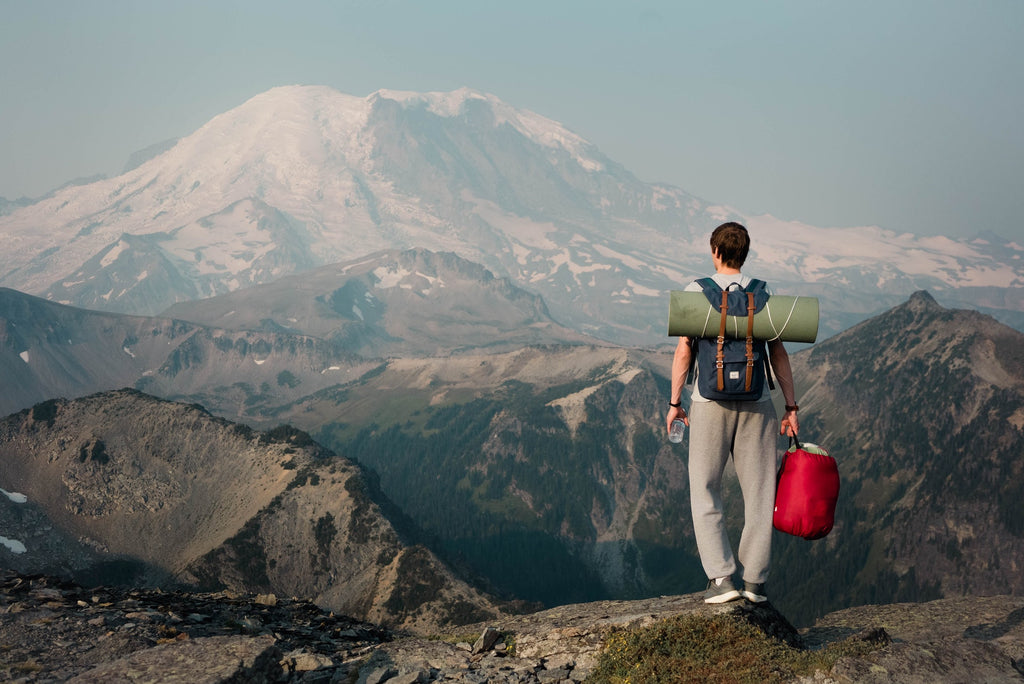 HIKING ESSENTIALS YOU ABSOLUTELY NEED FOR YOUR NEXT TRIP